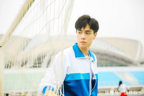 肖战抱腰吃瓜视频大全集,全网热议！