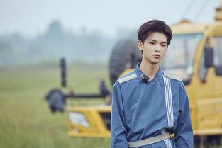 黄明昊吃瓜照片大全视频,趣味照片大全视频集锦