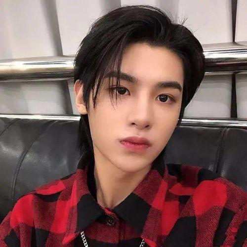 黄明昊吃瓜照片大全视频,趣味照片大全视频集锦