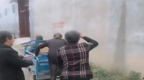 搞笑视频农村邻居吵架的吃瓜人,吃瓜群众的欢乐喜剧时刻