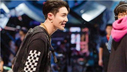 张艺兴八卦吃瓜视频,揭秘明星背后的真实生活