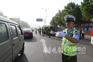 临港交警吃瓜事件视频,网络热议背后的真相揭晓
