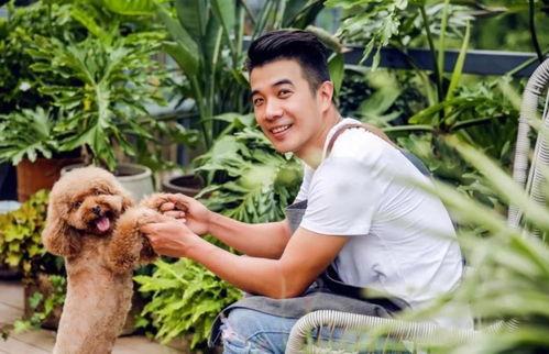 爱种花王大爷吃瓜视频播放,揭秘花农日常趣事