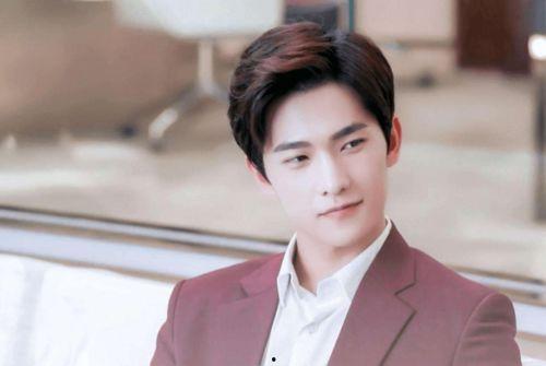 杨洋吃瓜解说大全视频,揭秘娱乐圈幕后故事