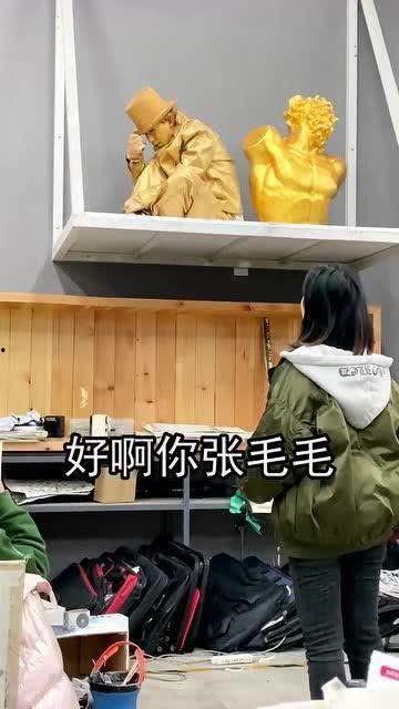 老师吃学生的瓜搞笑视频,老师与学生搞笑互动瞬间
