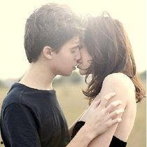 娱乐吃瓜情侣亲吻视频,网友直呼太甜了