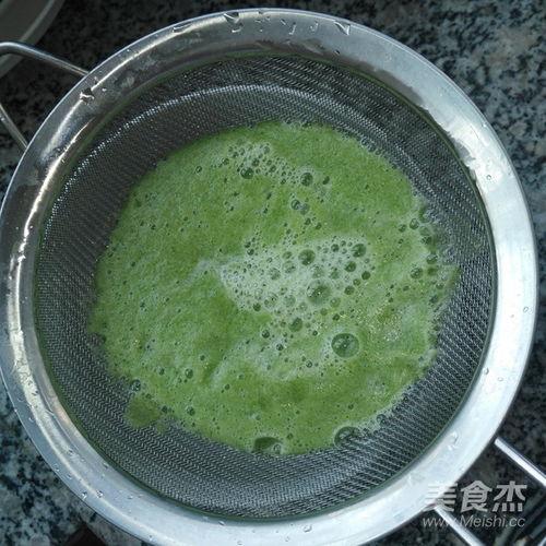 吃瓜汁做面食视频播放,夏日清凉美食制作教程