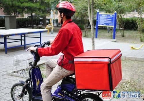 外卖员半路吃瓜视频下载,揭秘外卖员真实生活瞬间