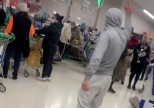 广西某男子吃瓜视频,揭秘瓜农生活日常