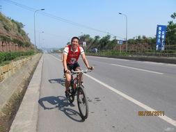 吃瓜自行车上山视频