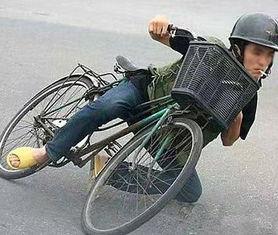 吃瓜自行车上山视频