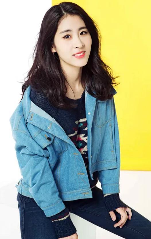 问道李知恩吃瓜事件视频,真相揭秘引网友热议