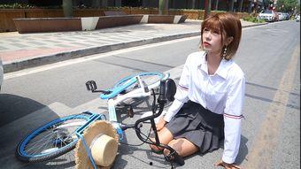 抖音车祸视频吃瓜,吃瓜群众围观，事故真相揭秘