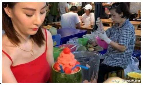 吃瓜大妈吓坏了视频播放