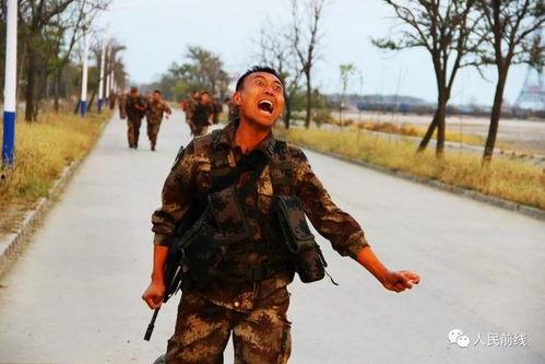 兵哥吃大瓜的视频,揭秘军营里的那些趣事