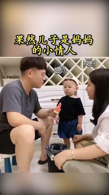 妈妈和儿子的吃瓜视频,温馨亲子时光记录