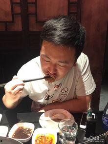 小胖子吃大瓜视频,趣味横生吃瓜记