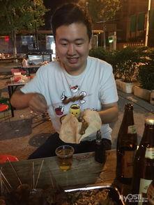 小胖子吃大瓜视频,趣味横生吃瓜记