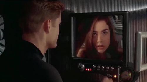 假装和女朋友吃瓜视频,甜蜜瞬间引网友热议