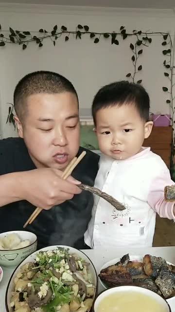 小男孩吃熟角瓜视频大全,萌态十足视频大盘点